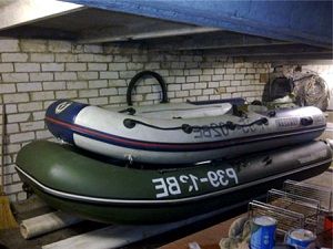 Лодки в гараже