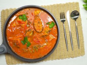 рыба в сковороде