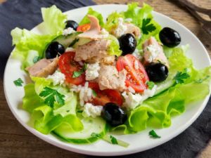 Салат с рыбными консервами