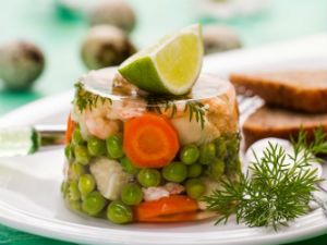 заливное с рыбой и овощами