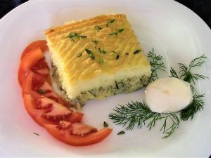 запеканка с помидором, яйцом и зеленью